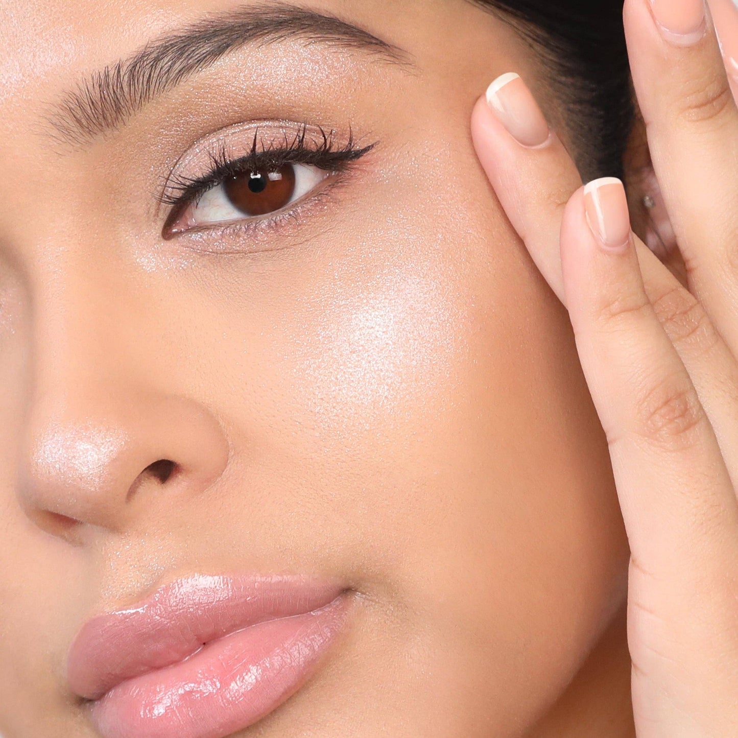 Moira Dreamlight Highlighter Balm - Icy Daze 001