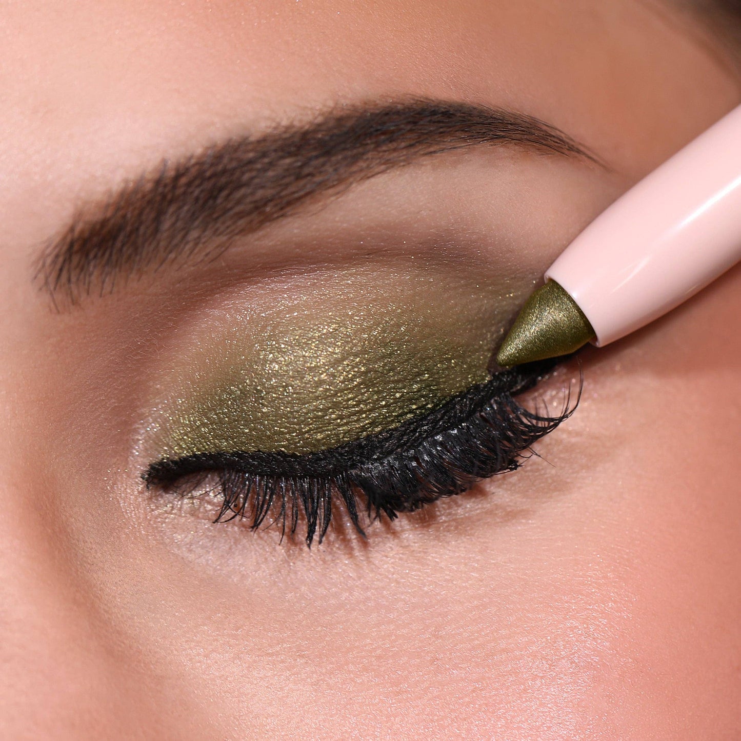 Moira At Glance Stick Shadow - Olive Green 018
