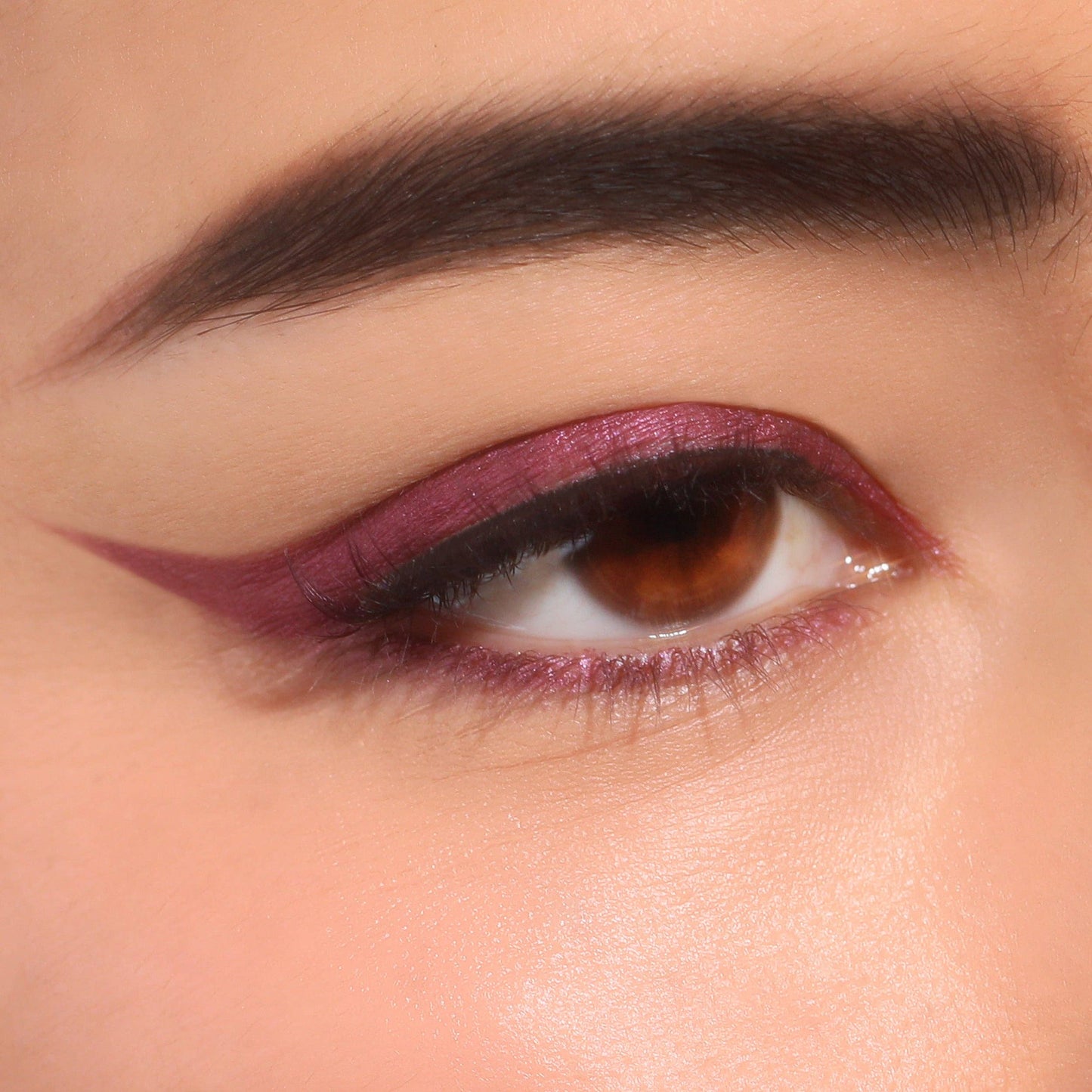 Moira Statement Shimmer Eyeliner - Metallic Plum 007