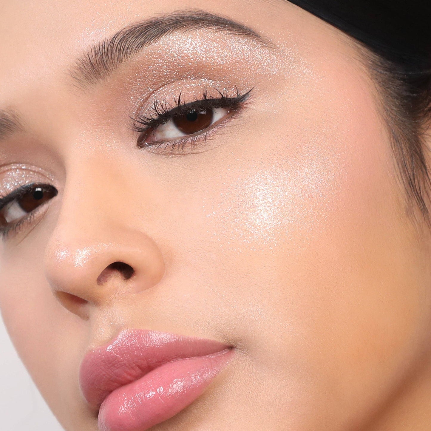 Moira Dreamlight Highlighter Balm - It's Glam 002